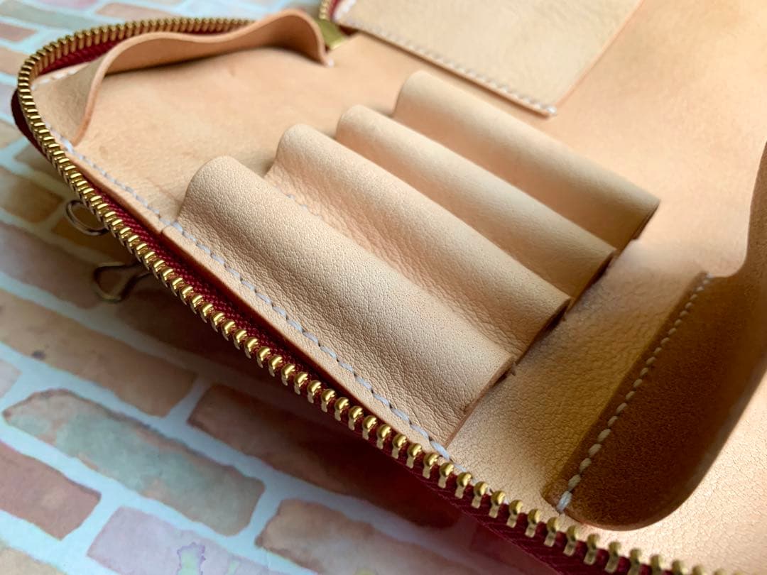 本革 上質レザー×姫路レザー 4本挿しラウンドファスナーペンケース 赤 手縫い