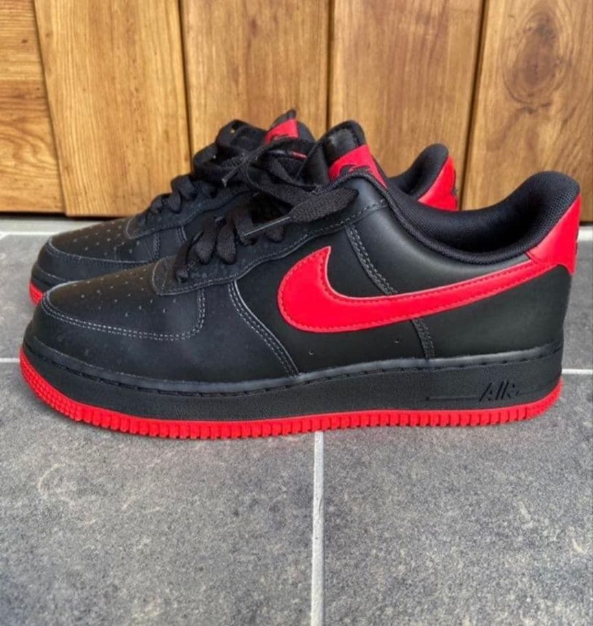 Nike Air Force 1 ブラック/レッド