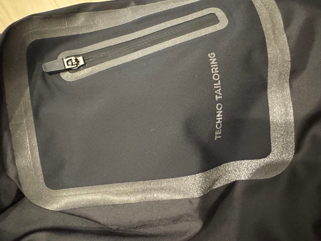 EMPORIOARMANI エンポリオアルマーニフード付きブラックジャケット