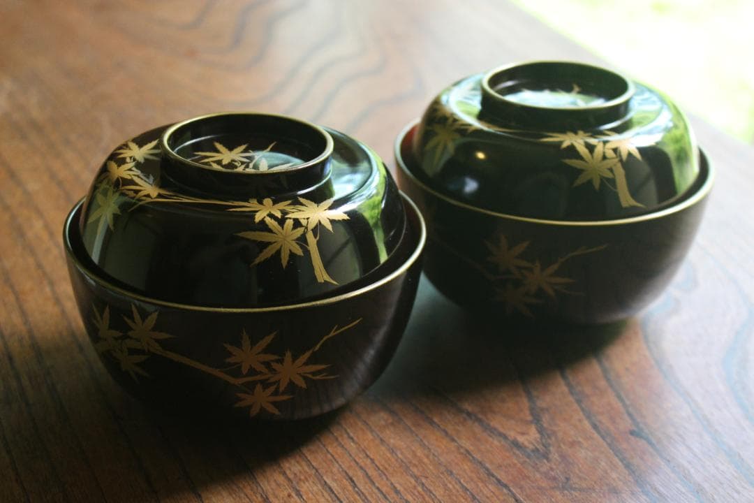 時代金縁黒漆に優美な紅葉蒔絵の映える煮物椀2点（検輪島塗蒔絵椀