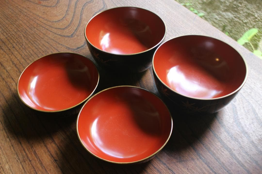 時代金縁黒漆に優美な紅葉蒔絵の映える煮物椀2点（検輪島塗蒔絵椀