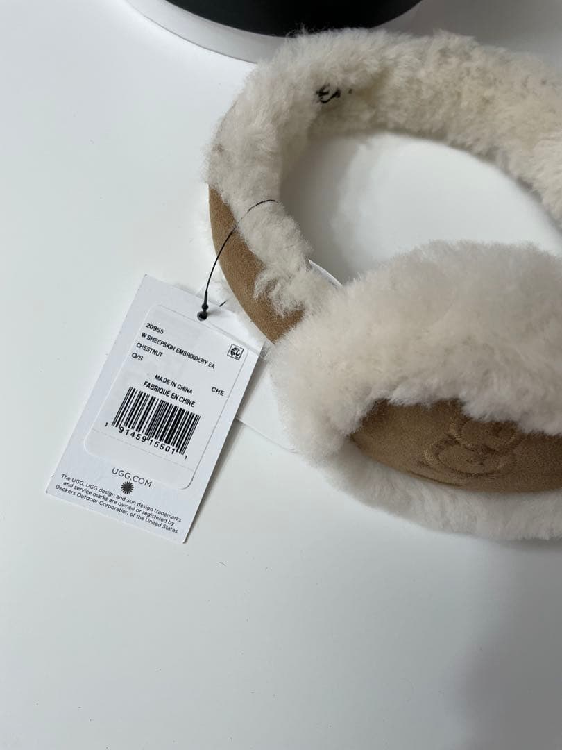 新品箱付き UGG イヤーマフ W シープスキン エンブロイダリー チェスナット