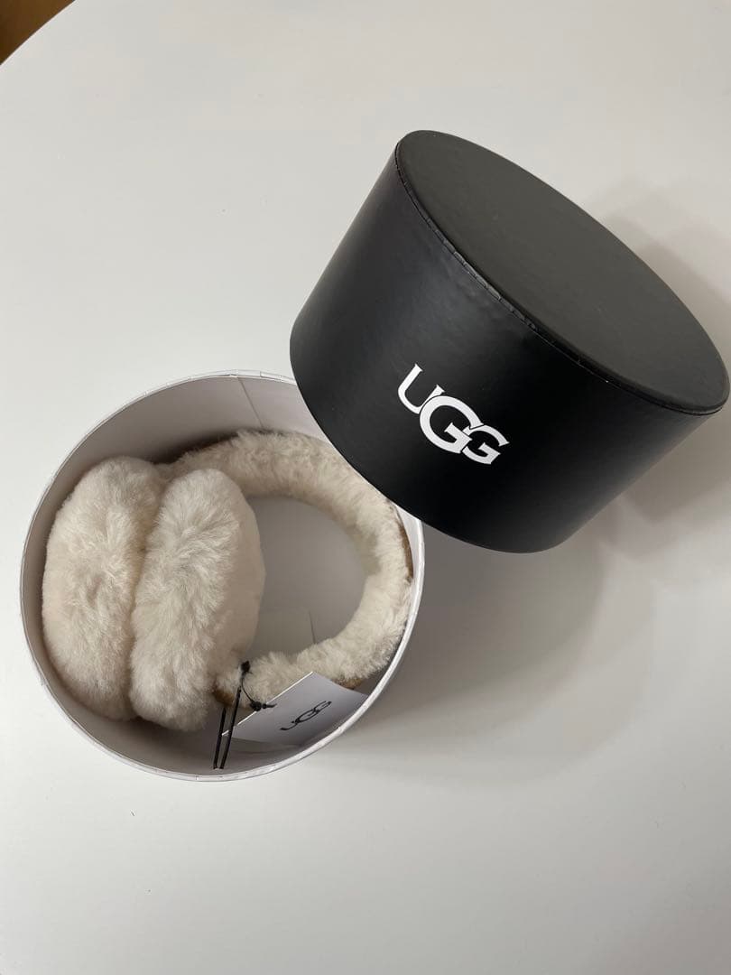 新品箱付き UGG イヤーマフ W シープスキン エンブロイダリー チェスナット