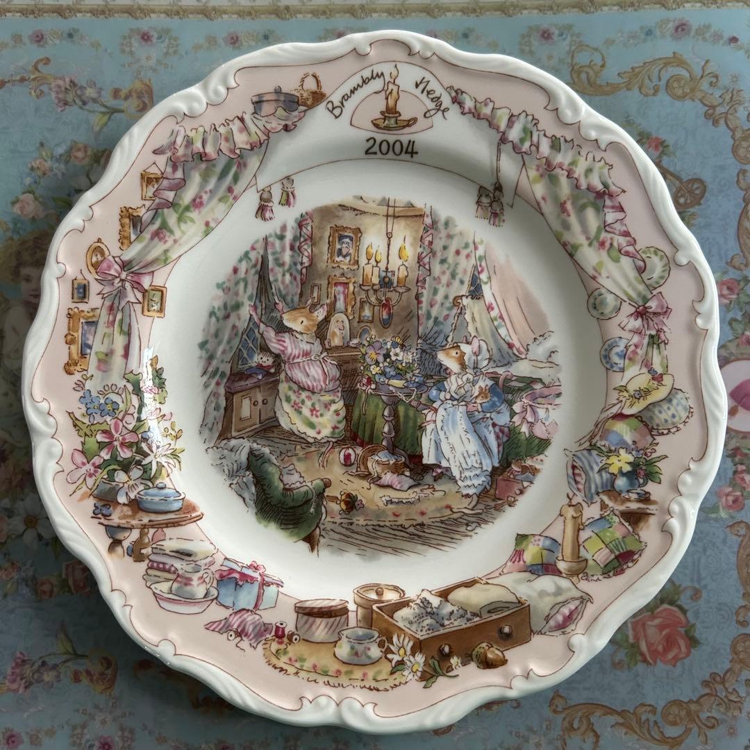 ロイヤルドルトン　ブランブリーヘッジ　のばらの村のものがたり　プレート　2004