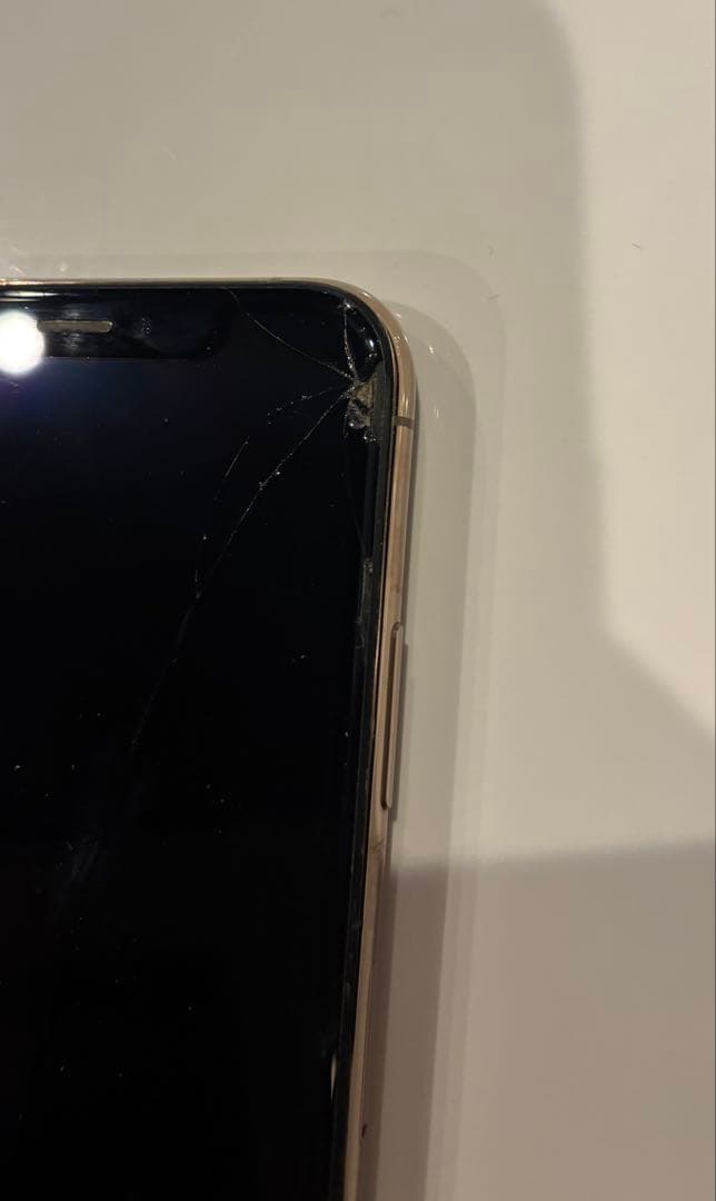 び*か様 Apple iPhone Xs ゴールド 本体