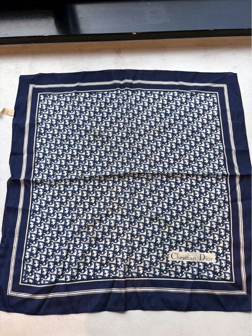 【美品】Christian Dior スカーフ ネイビー　タグ付き　56× 56