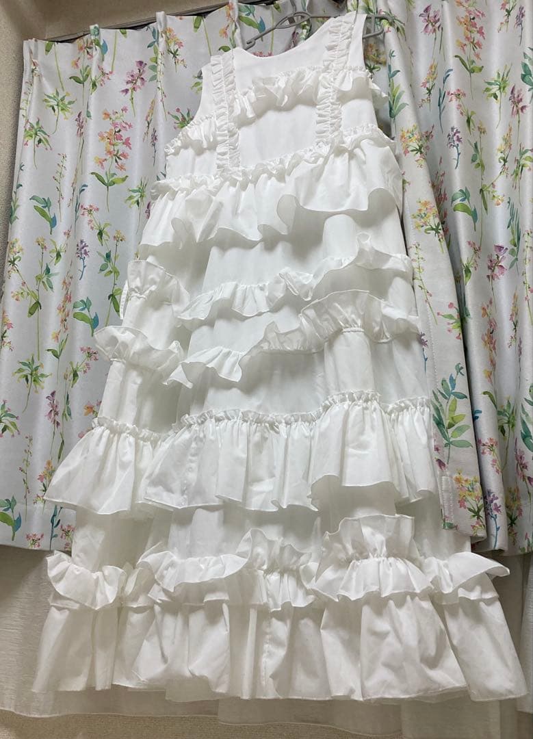 フリルティアードワンピース merry jenny