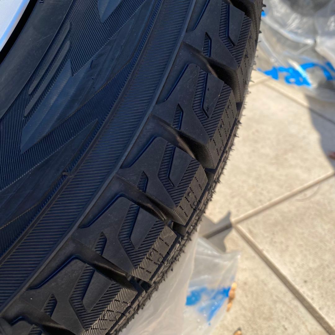 マロ　未使用　スバル　17インチ スタッドレスタイヤ 225/60R17