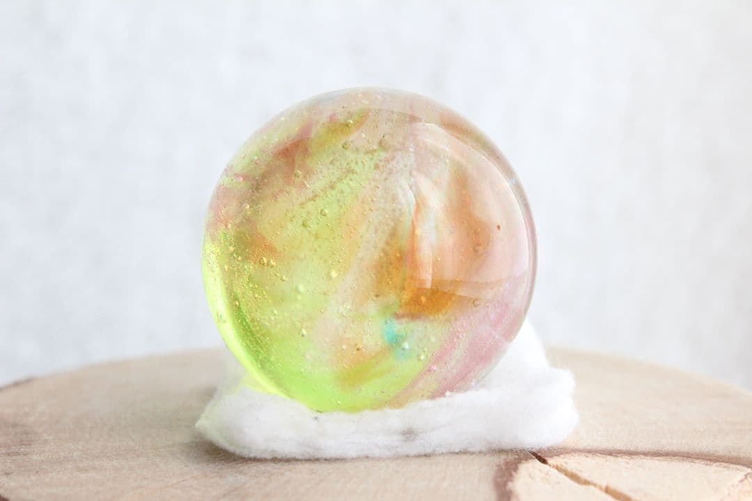 シエラネバダ産アンダラクリスタル　スフィア　マルチカラー（ピンク・グリーン）