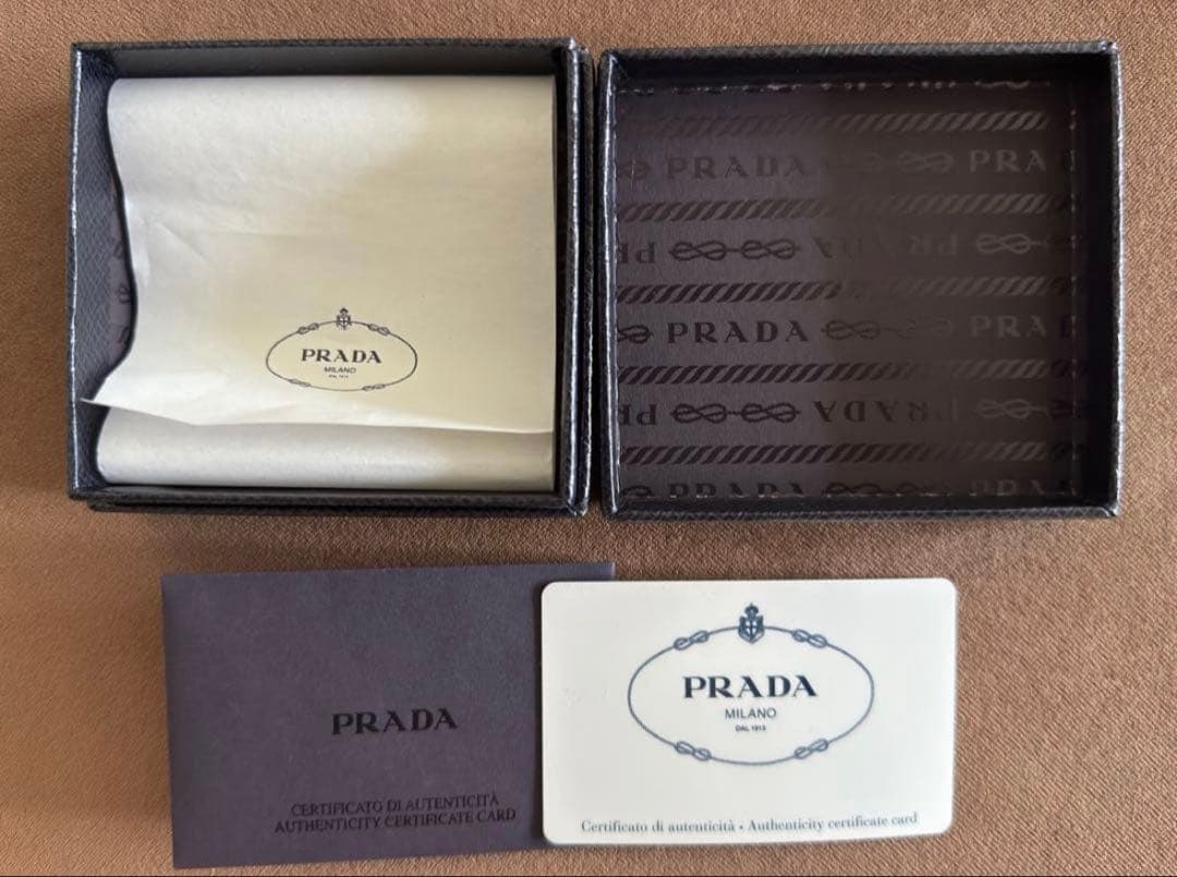 PRADA プラダケース サフィアーノトライアングル 小銭入