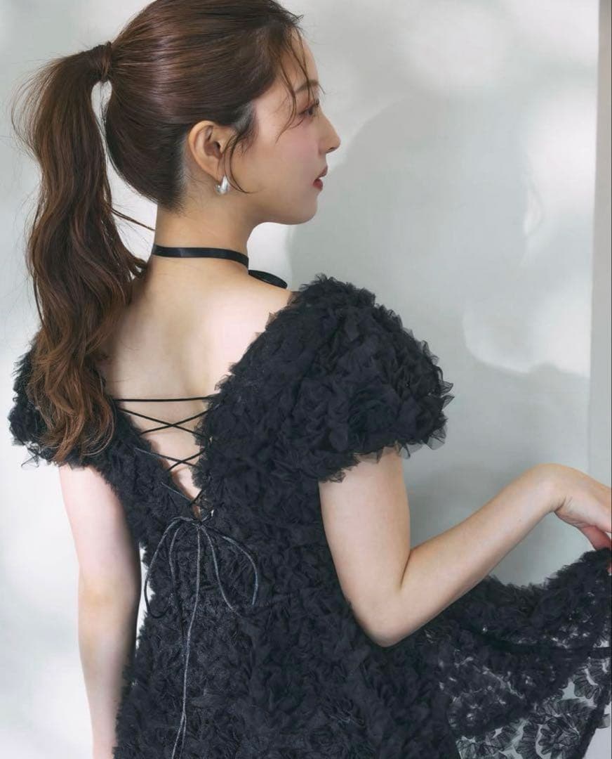 polauraフラワーぺプラムバックリボンチュニック Black