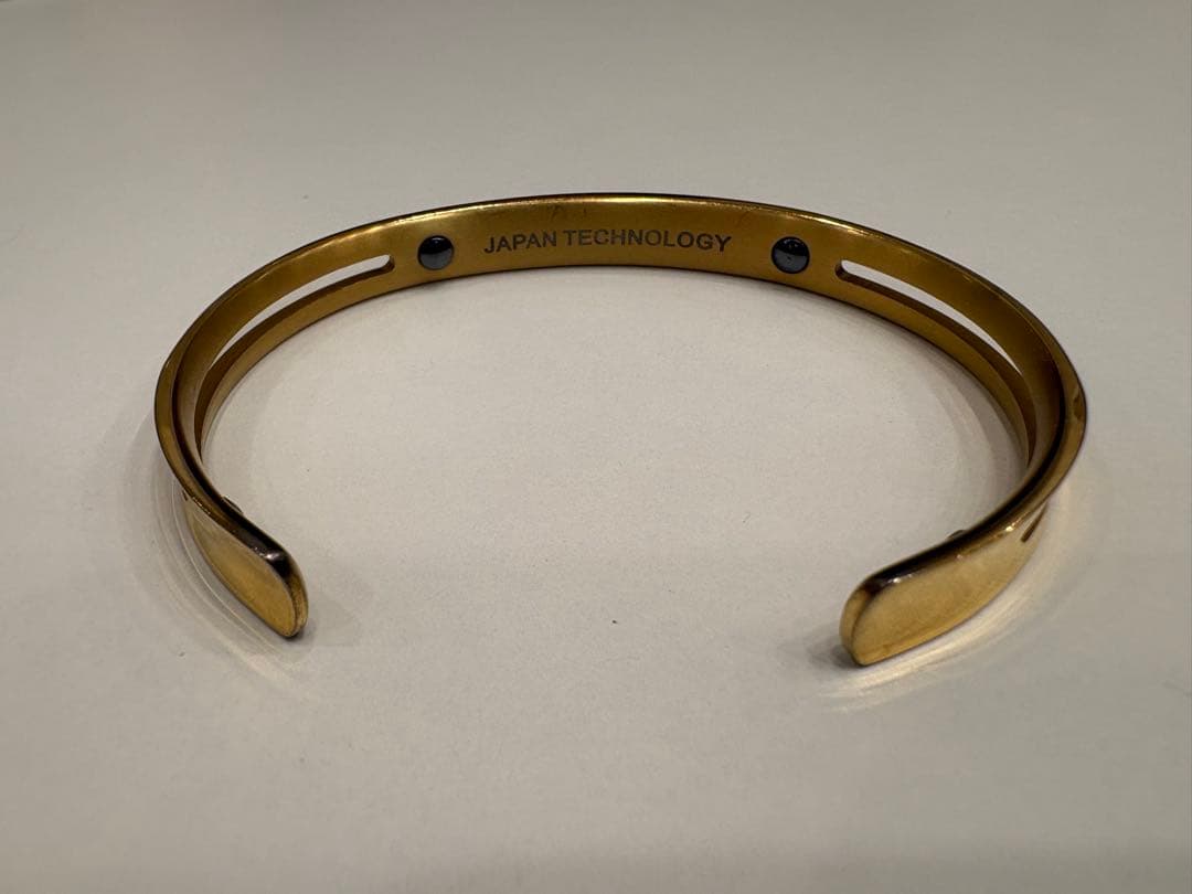 BANDEL チタン製オープンバングル ゴールド