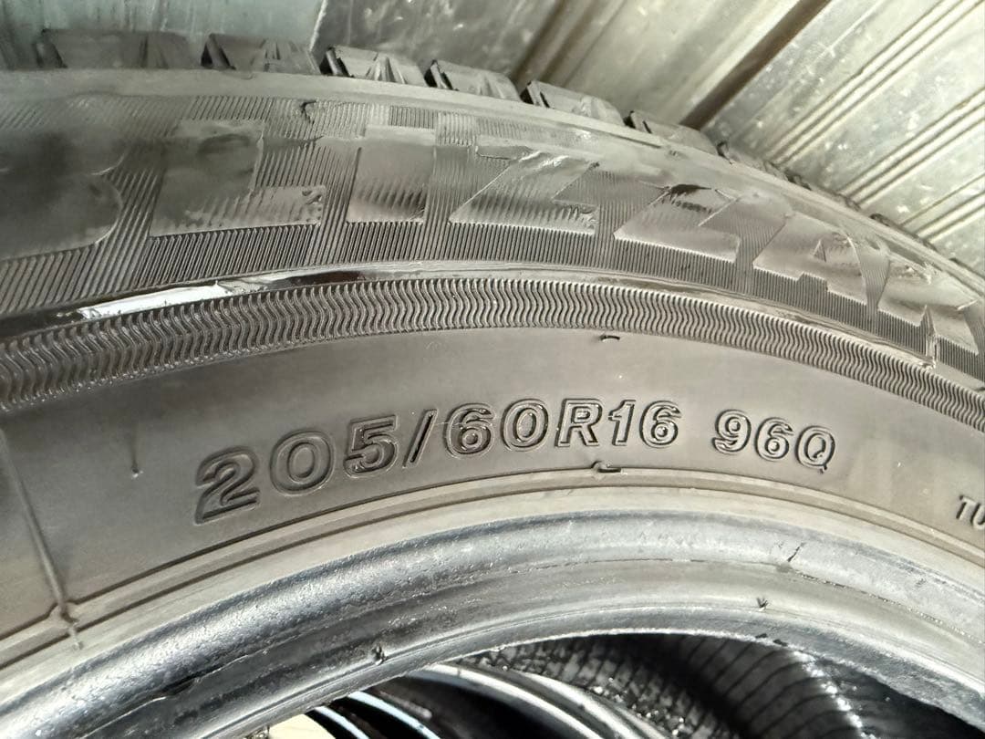 こっこブリヂストンスタッドレス205／60R16 96Q深溝