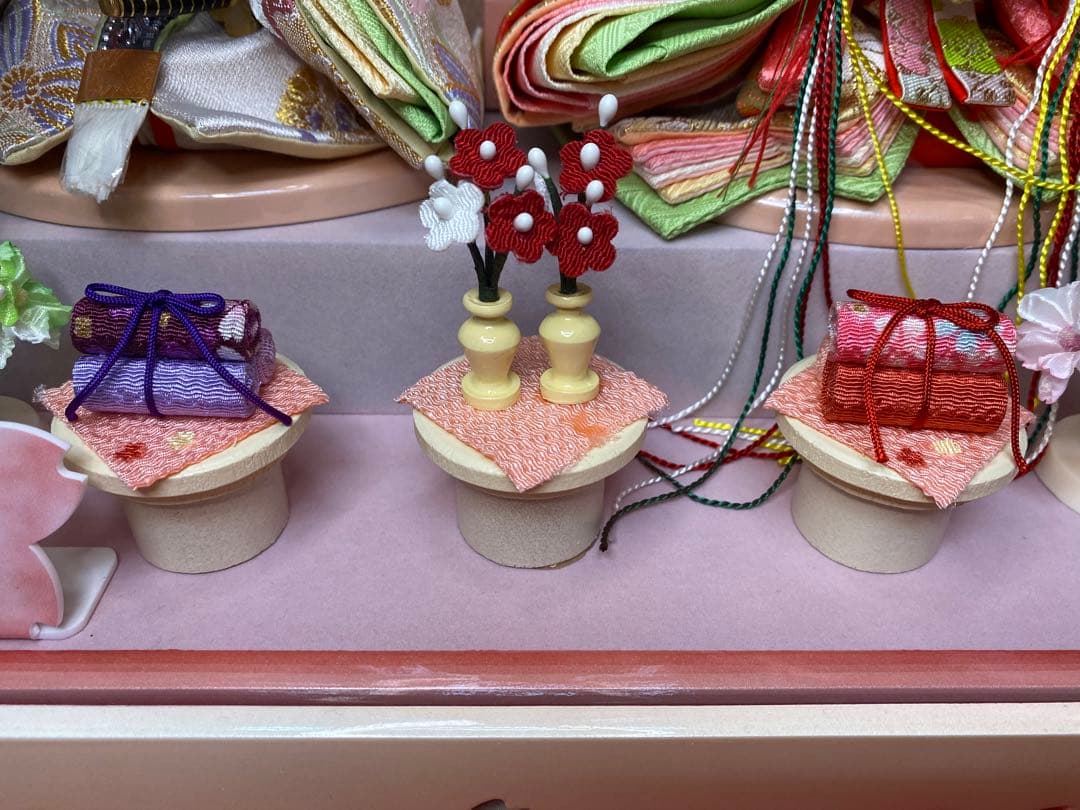雛人形　桜型アクリルケース入り親王飾り・間口約４６×奥行約２５×高さ約４１㎝