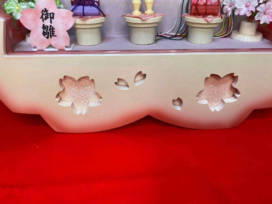 雛人形　桜型アクリルケース入り親王飾り・間口約４６×奥行約２５×高さ約４１㎝