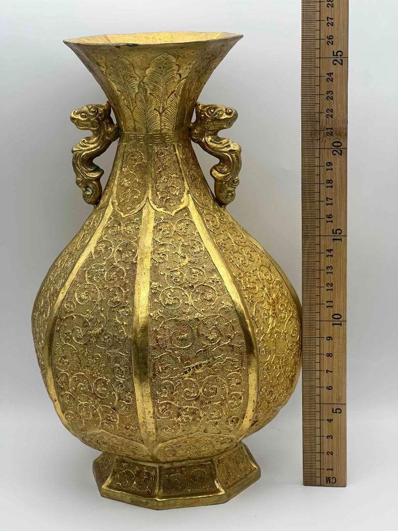 唐時代　金器　金象嵌鏨彫吉祥唐草紋瑞獸夔龍文八角金花瓶(B-74)