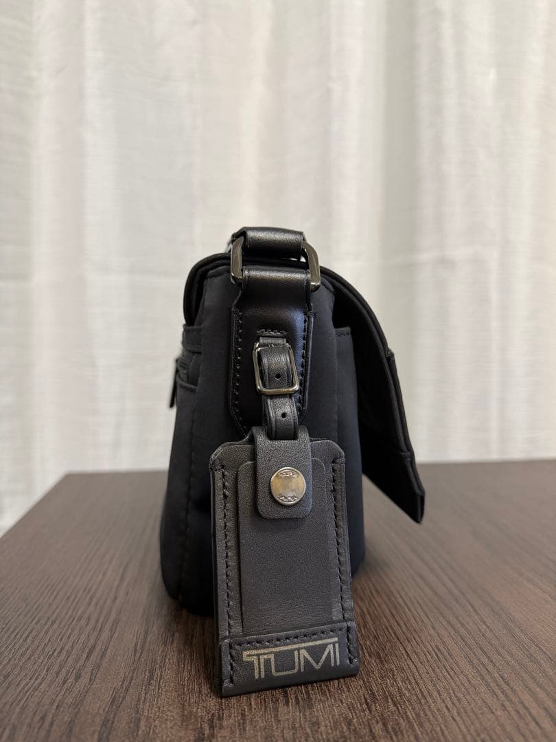 TUMI ブラック ショルダーバッグ