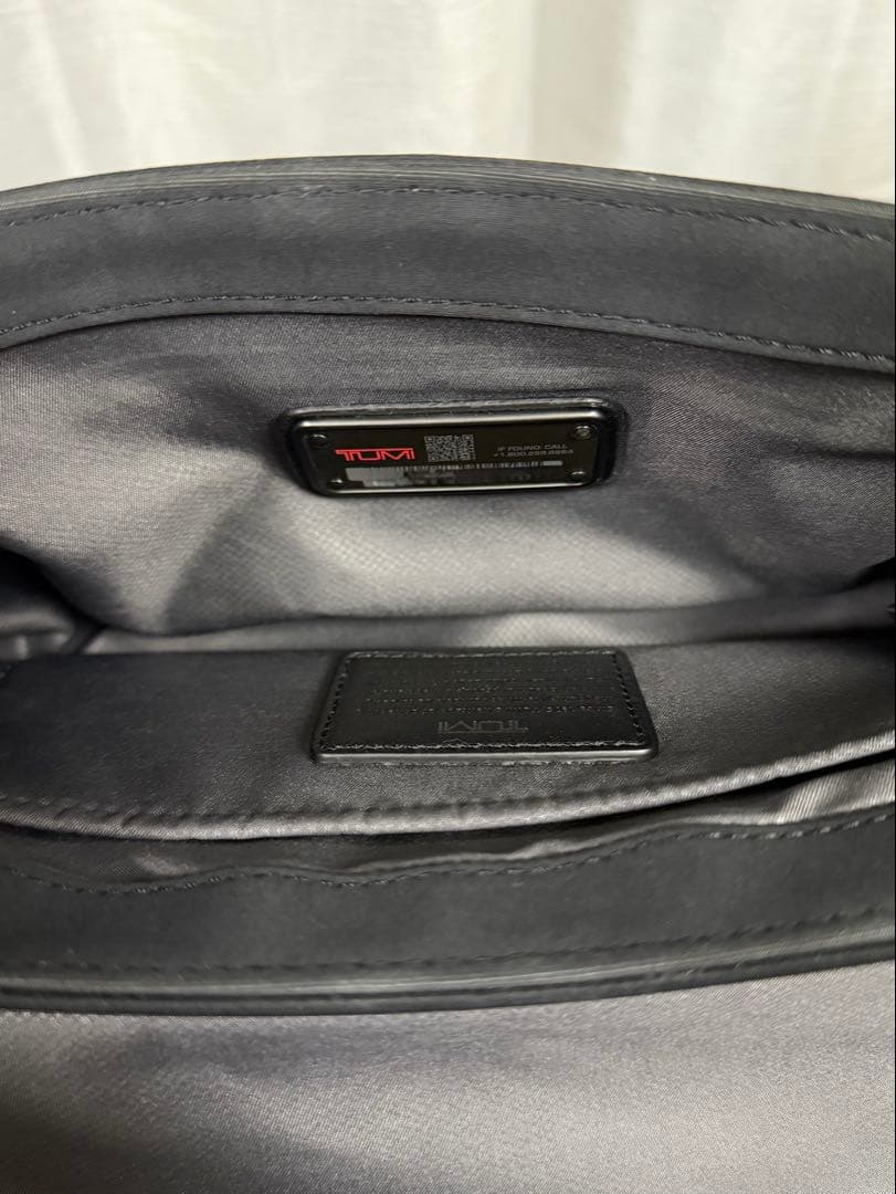 TUMI ブラック ショルダーバッグ