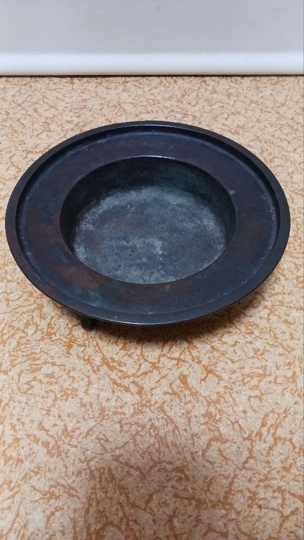 時代物　金工師　市川東玉斎　銅製三足流雲文獣足丸形花入　在銘　東玉斎　花器　箱付
