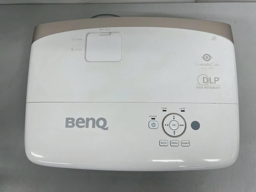 【完動品】BenQ ベンキュー プロジェクター パールホワイト×ゴールド