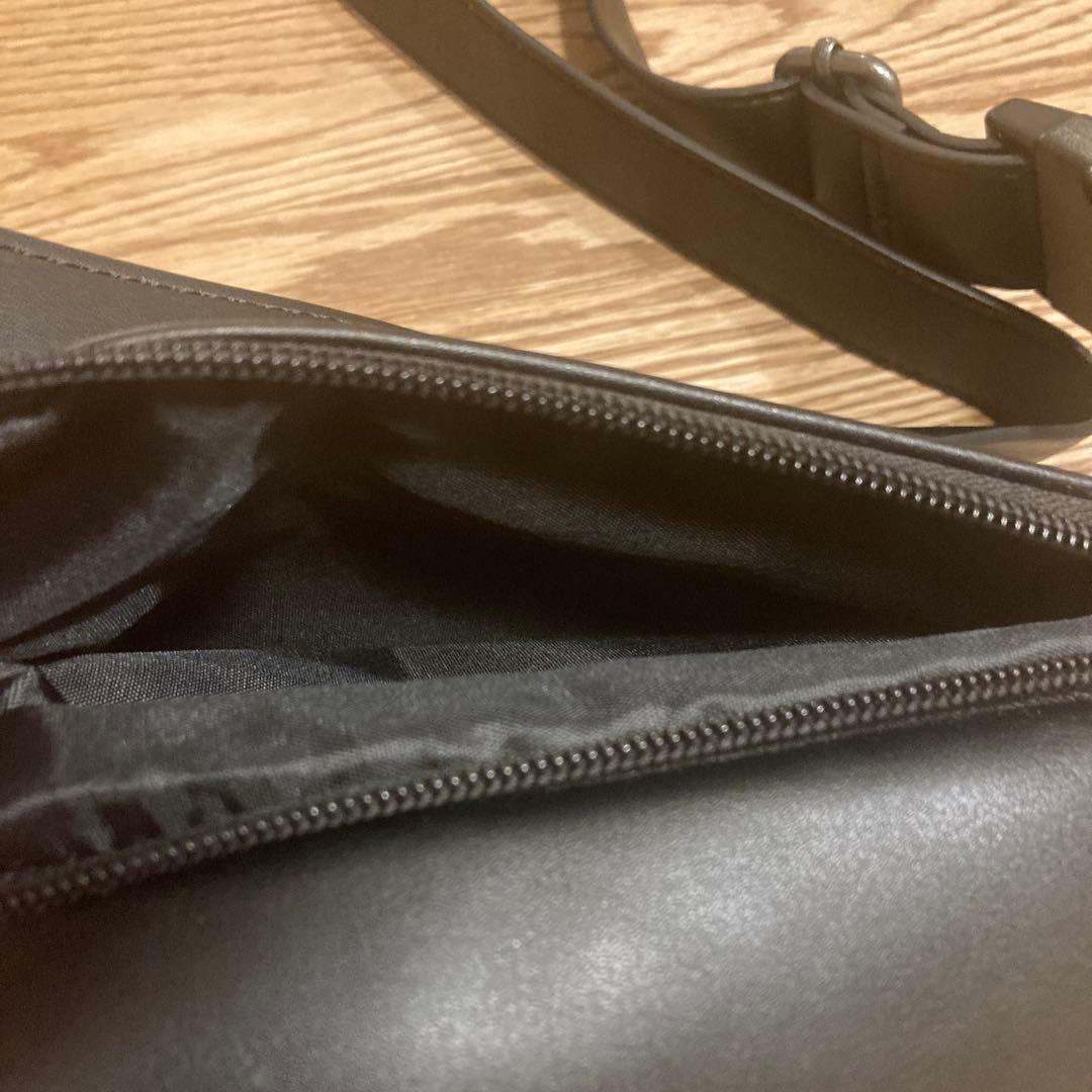 DIESEL ブラック ボディバッグ