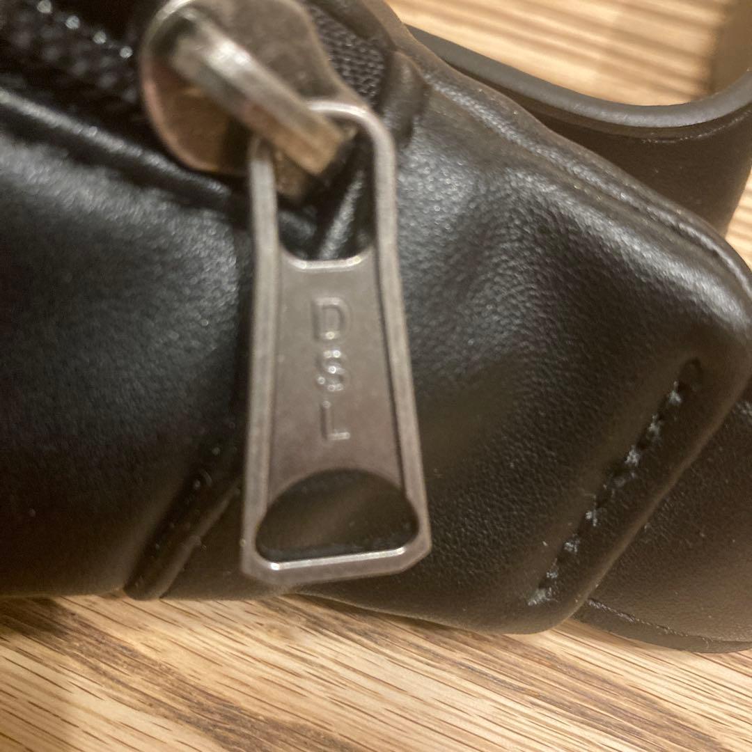 DIESEL ブラック ボディバッグ