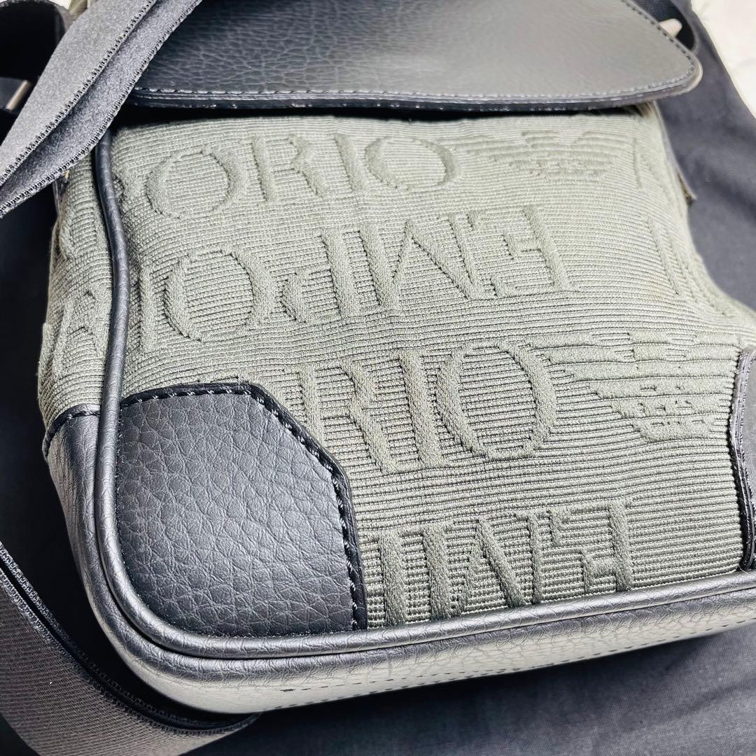 新品未使用EMPORIO ARMANI エンボス　ショルダーバッグ　フラップ