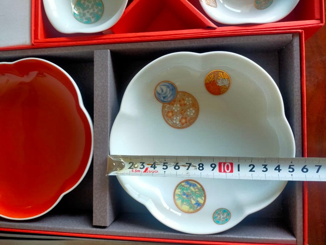 箱付【宮内庁御用達 深川製磁】寿赤絵 組皿・小皿/小鉢 7点セット