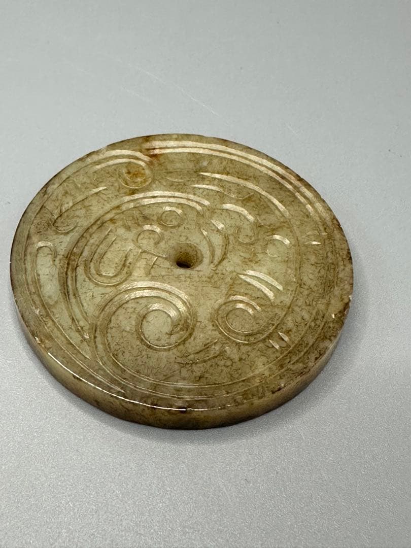 彫刻円盤 2個セット ループタイ　和田玉　古砡　白砡　根付　天然素材 置物骨董