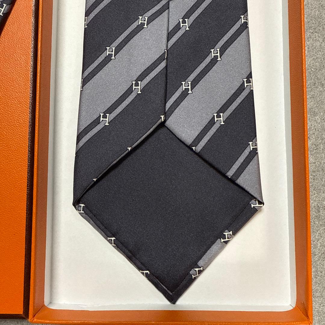 美品　エルメス　ネクタイ　グレー　H柄 ストライプ