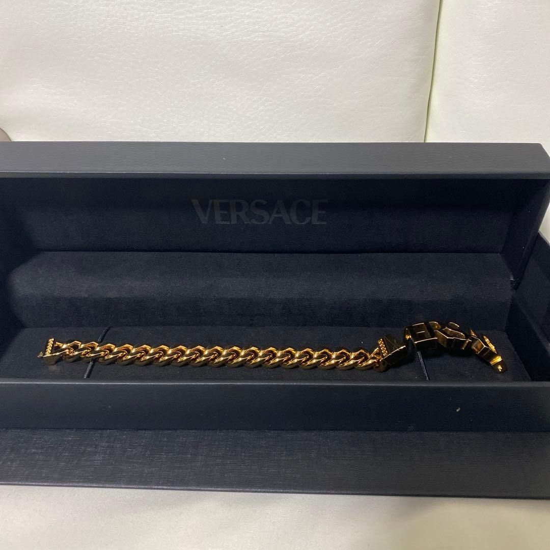 VERSACE ロゴブレスレット