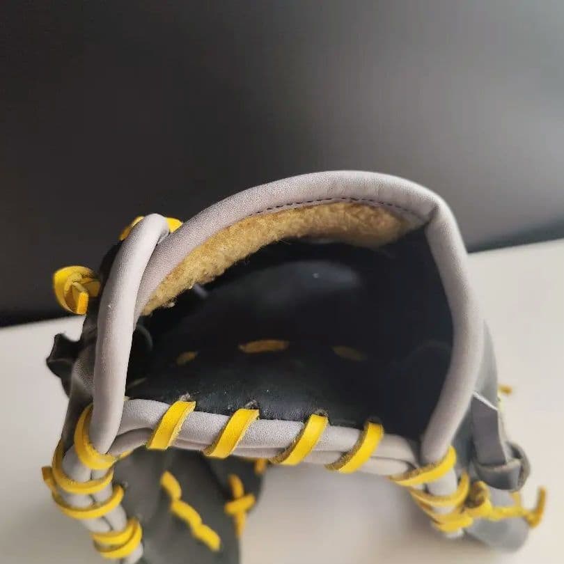 Wilson A2000 硬式グローブ ブラック/イエロー
