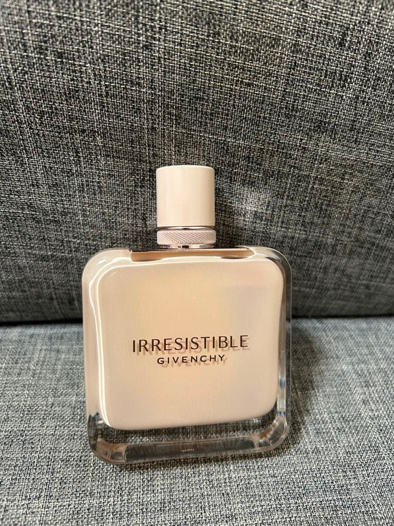 GIVENCHY IRRESISTIBLE オーデパルファム　ヌード 80ml
