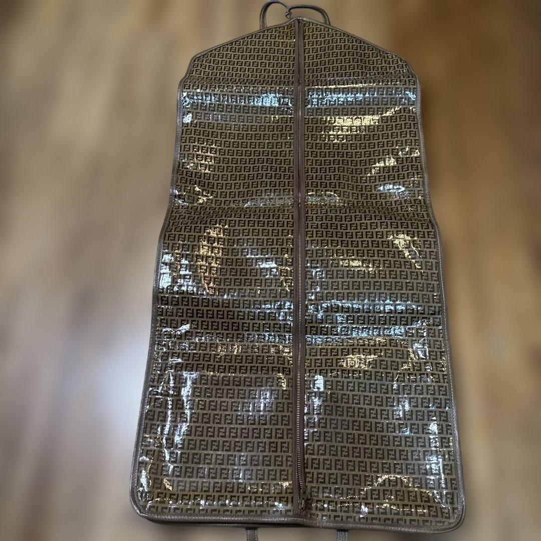 Fendi ロゴ入り 衣類カバー