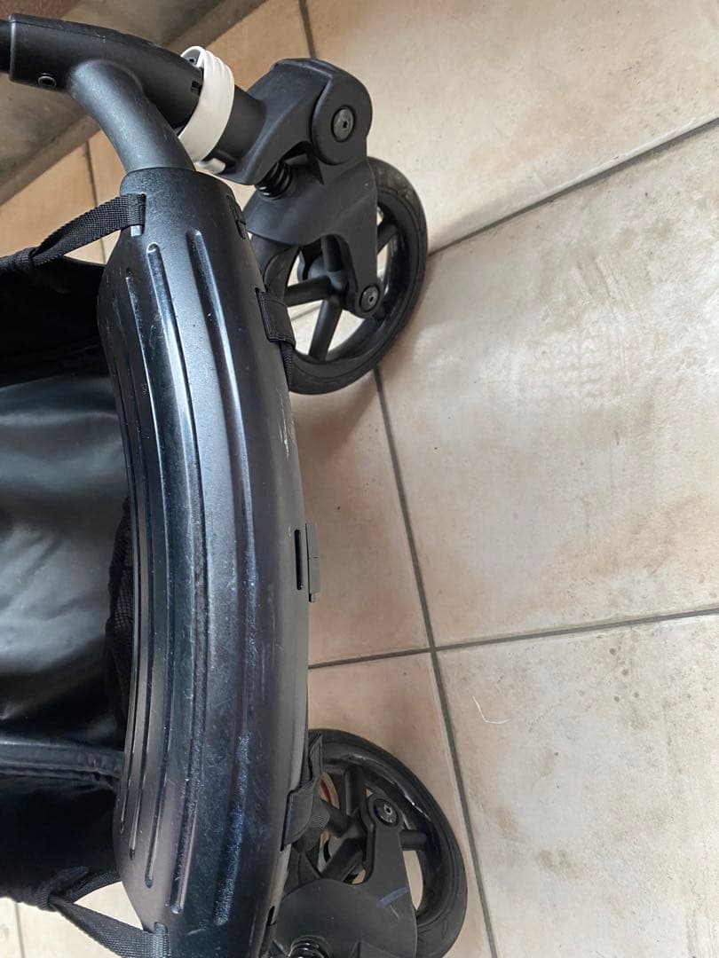 bugaboo bee6 バガブービー6 ベビーカー　自立しません