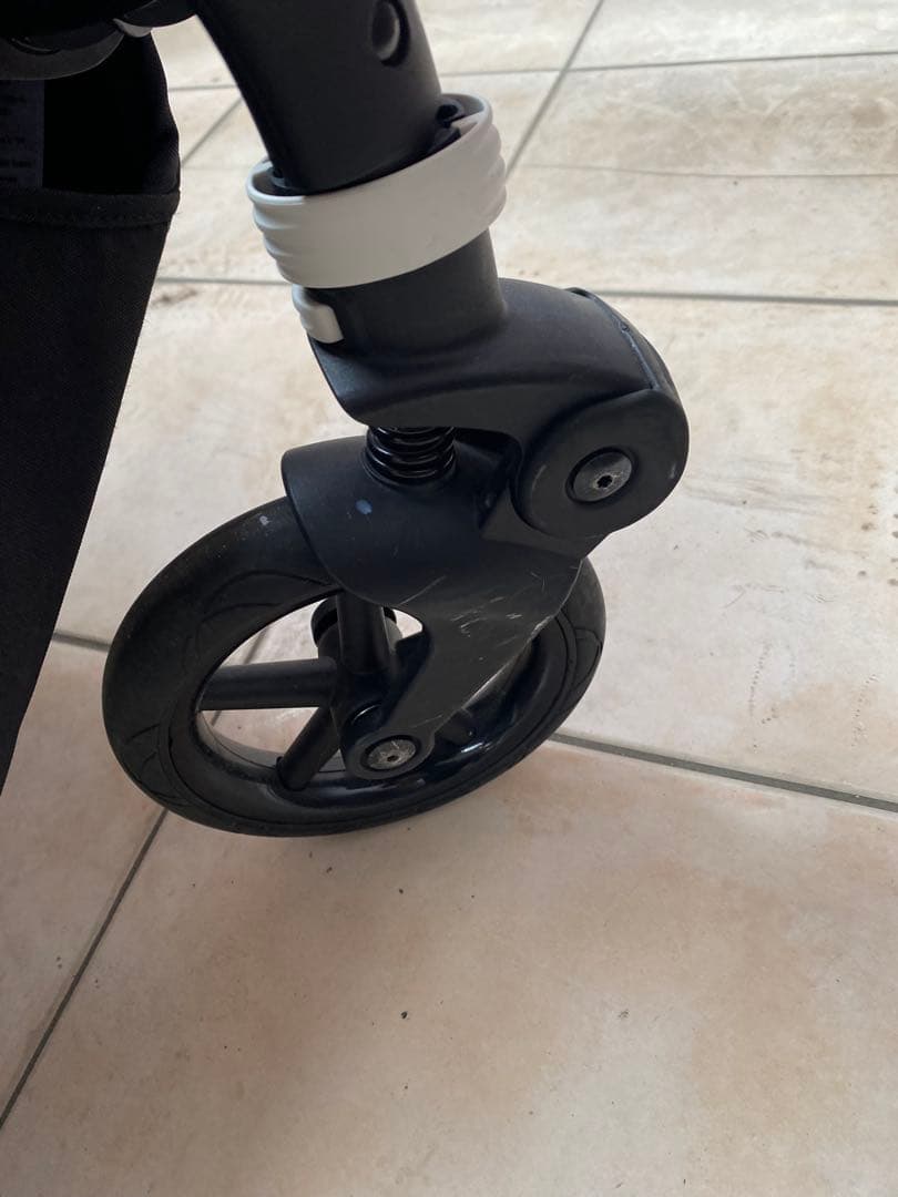 bugaboo bee6 バガブービー6 ベビーカー　自立しません