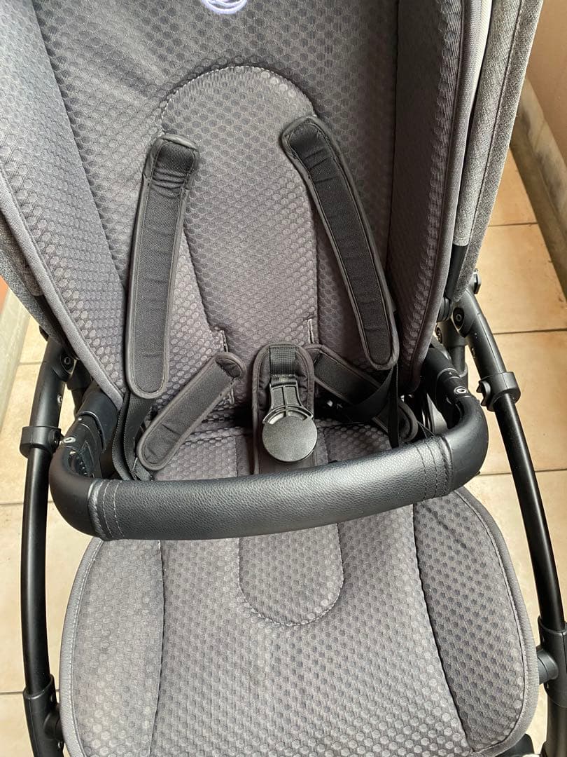 bugaboo bee6 バガブービー6 ベビーカー　自立しません