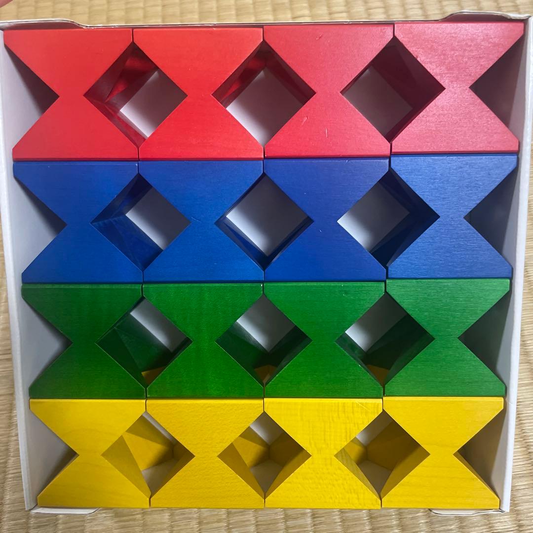 ワールドワイドキッズ　ネフスピールNaef Spiel 知育玩具　絵本と取説付き