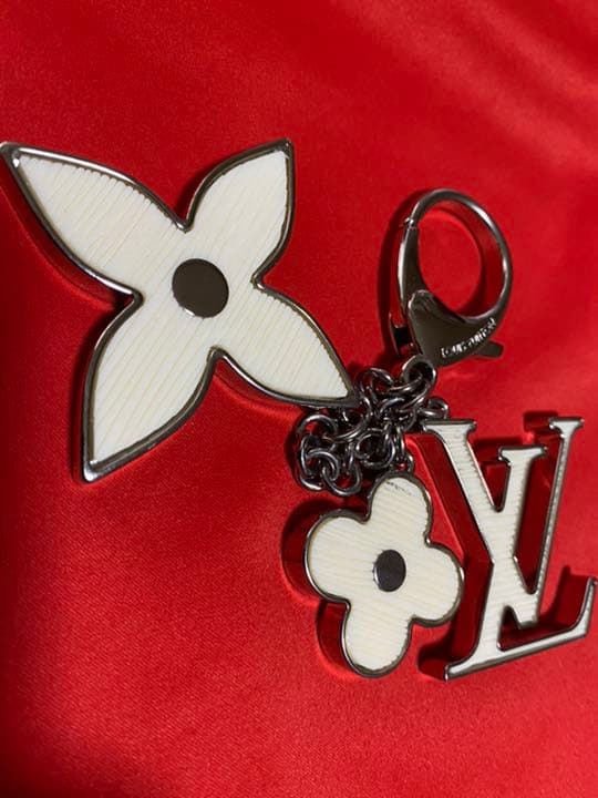 Louis Vuitton キーホルダー ロゴチャーム