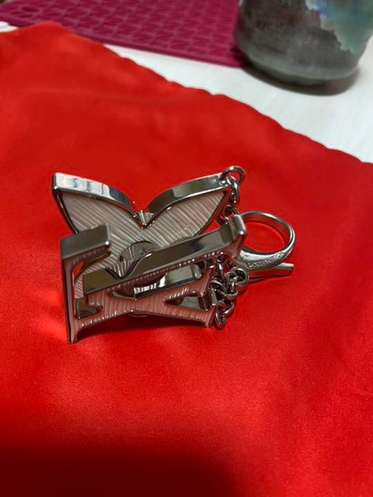 Louis Vuitton キーホルダー ロゴチャーム