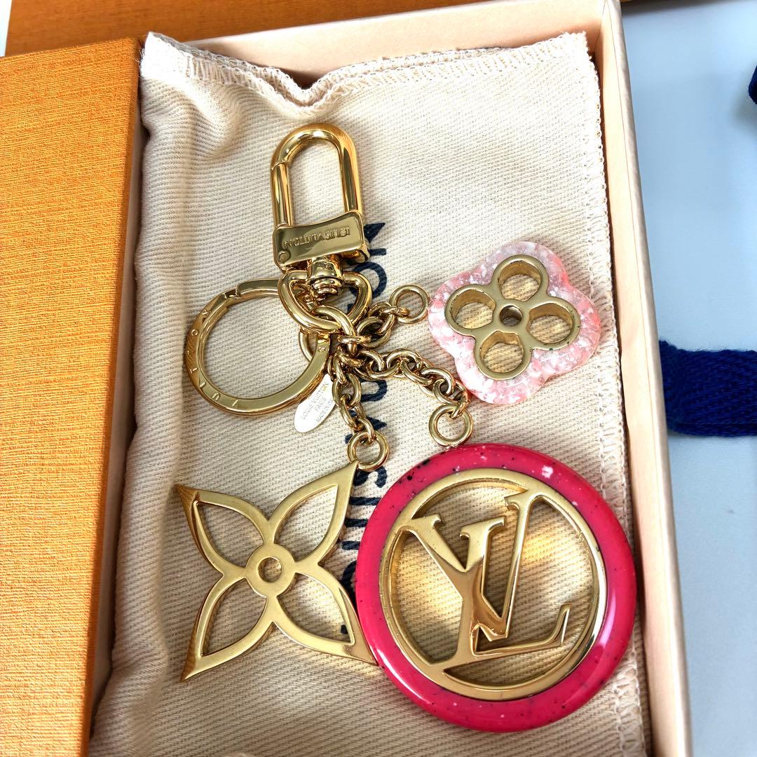 美品☆ルイヴィトン キーホルダー ピンク キーホルダー バッグチャーム LVロゴ