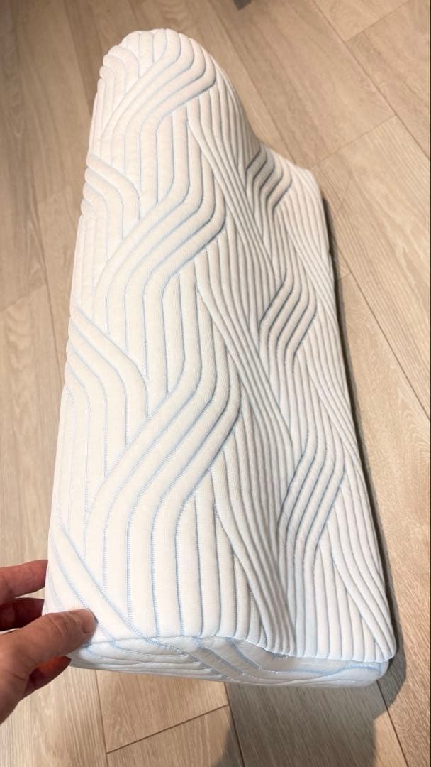 TEMPUR オリジナルピロー　Mサイズ　未使用カバー付き