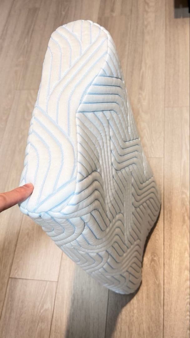 TEMPUR オリジナルピロー　Mサイズ　未使用カバー付き