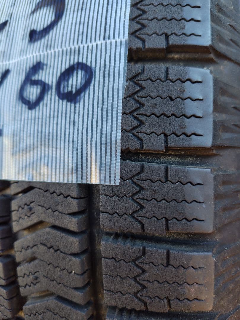 ブリザック VRX2 225/60R17 2022年製 残溝8mm
