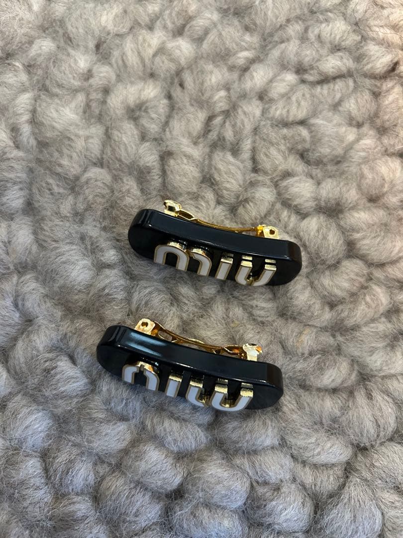 miu miu ヘアピン 2個セット ブラック
