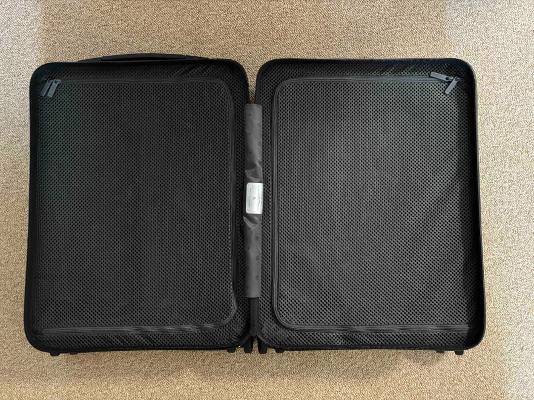 RIMOWA エッセンシャルライト キャビンU ブラック キャリーケース 28L