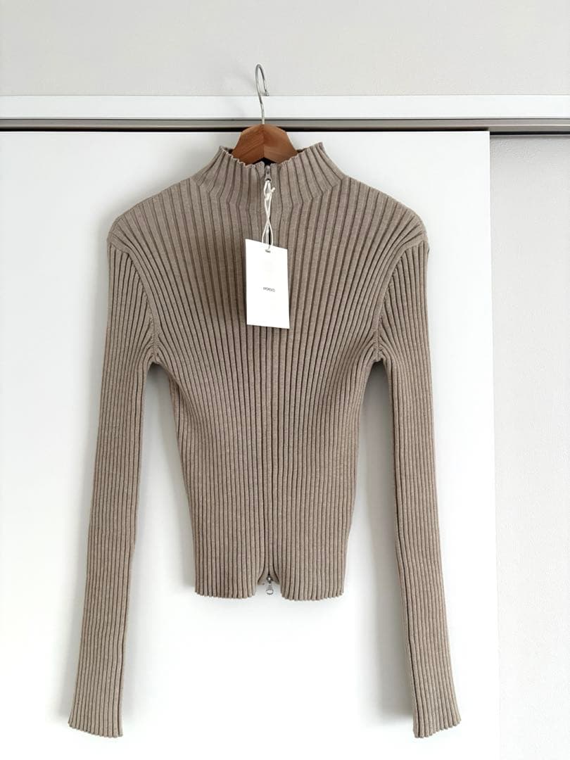 AMOMENTO（アモーメント）RIBBED HIGH NECK ZIP UP