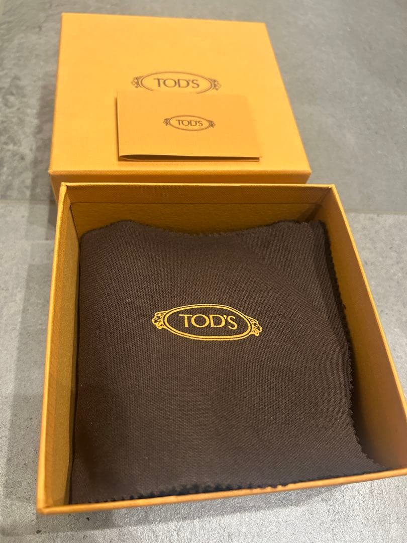 新品　Tod's トッズ レザー ヨーキー チャーム