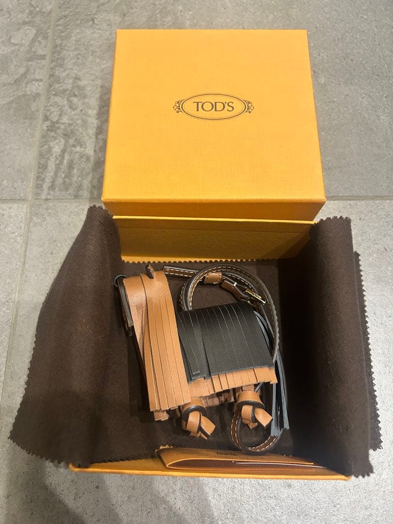 新品　Tod's トッズ レザー ヨーキー チャーム