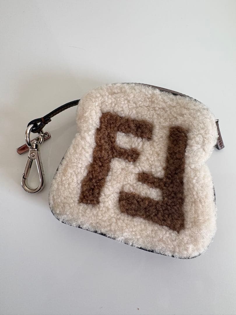 定価107800円　fendi フェンディ トースト　チャーム　パン